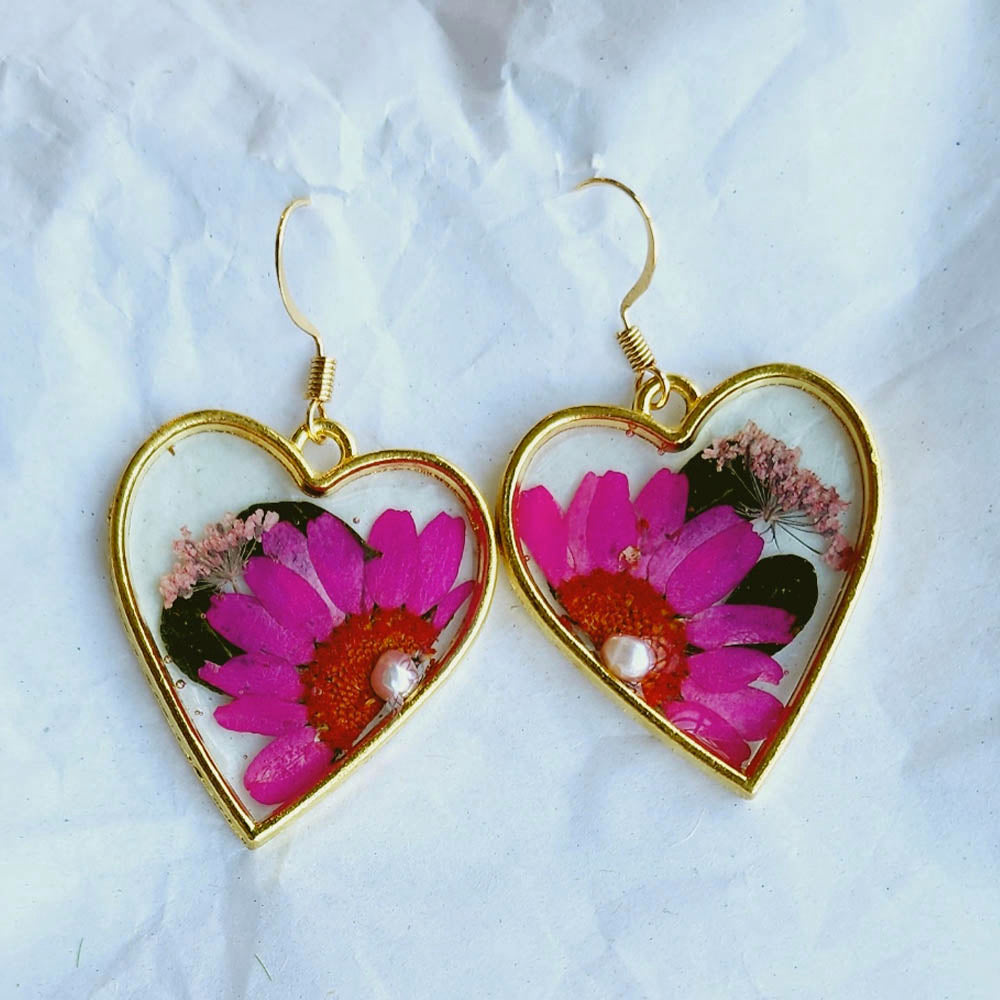 Heart Earrings With Daisies &amp; Pearls