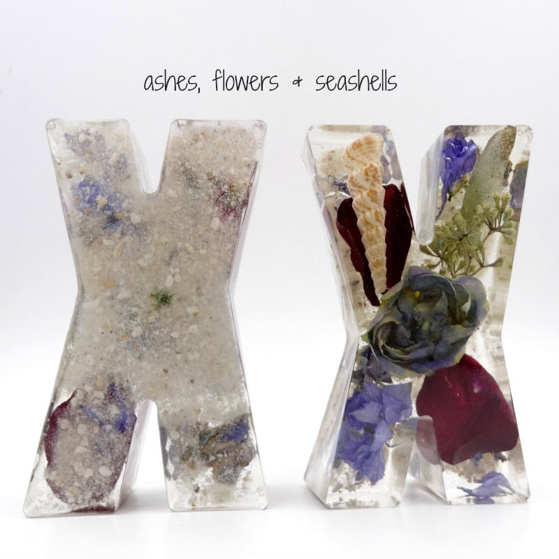 Dried flowers, ashes &amp; seashells in resin 
