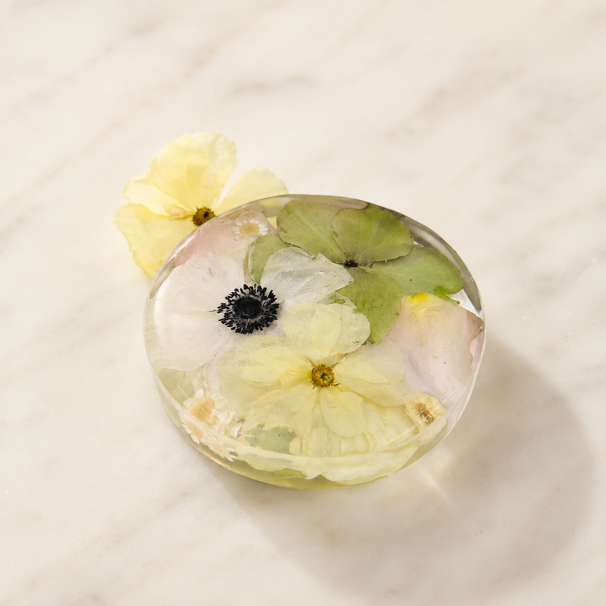 Resin Pressed Flower Round Paperweight