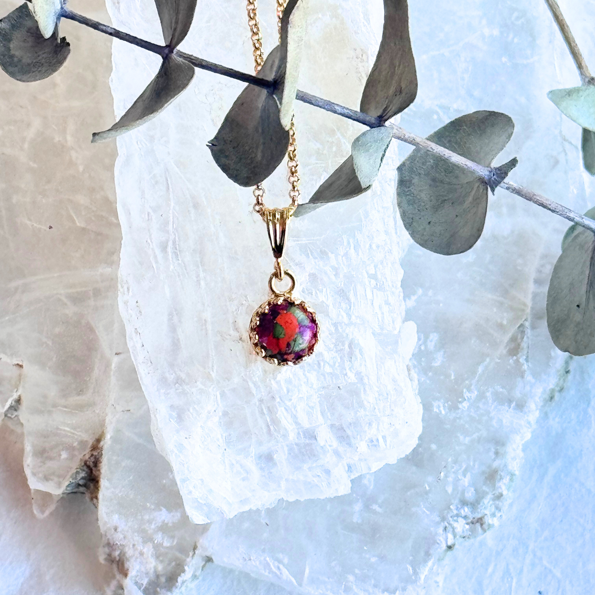 Front view of the Crown of Memories Pendant featuring preserved flowers in a gold-plated crown setting.