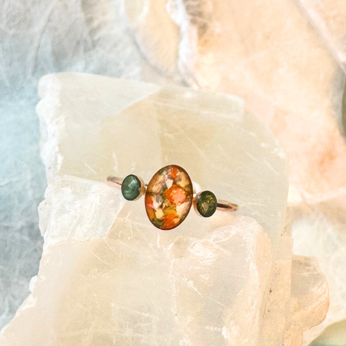 Gold-plated Everleaf Keepsake Ring featuring preserved flowers in an 8x10mm oval center setting with two 5mm memorial settings for cremation ashes, handcrafted by Flowers Forever.