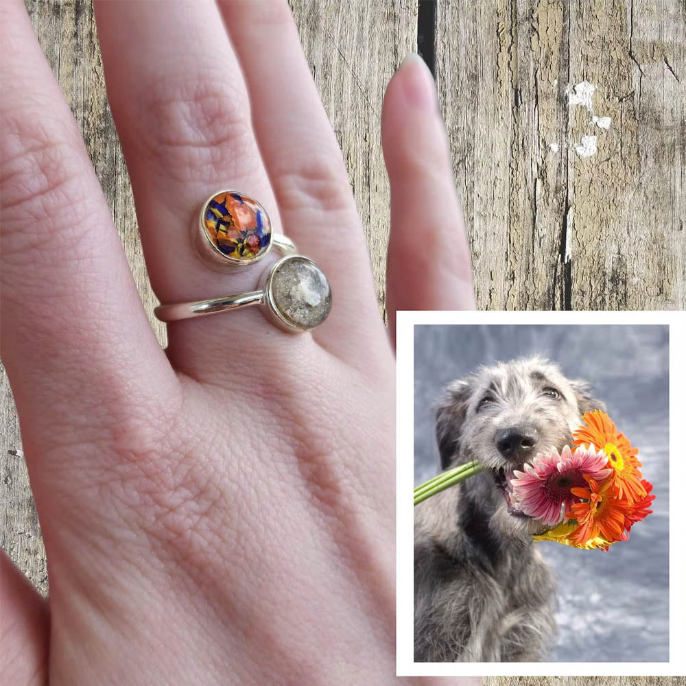 Forever Grace Ring featuring a pet’s ashes and preserved flowers, worn by the owner as a lasting tribute to a beloved pet.