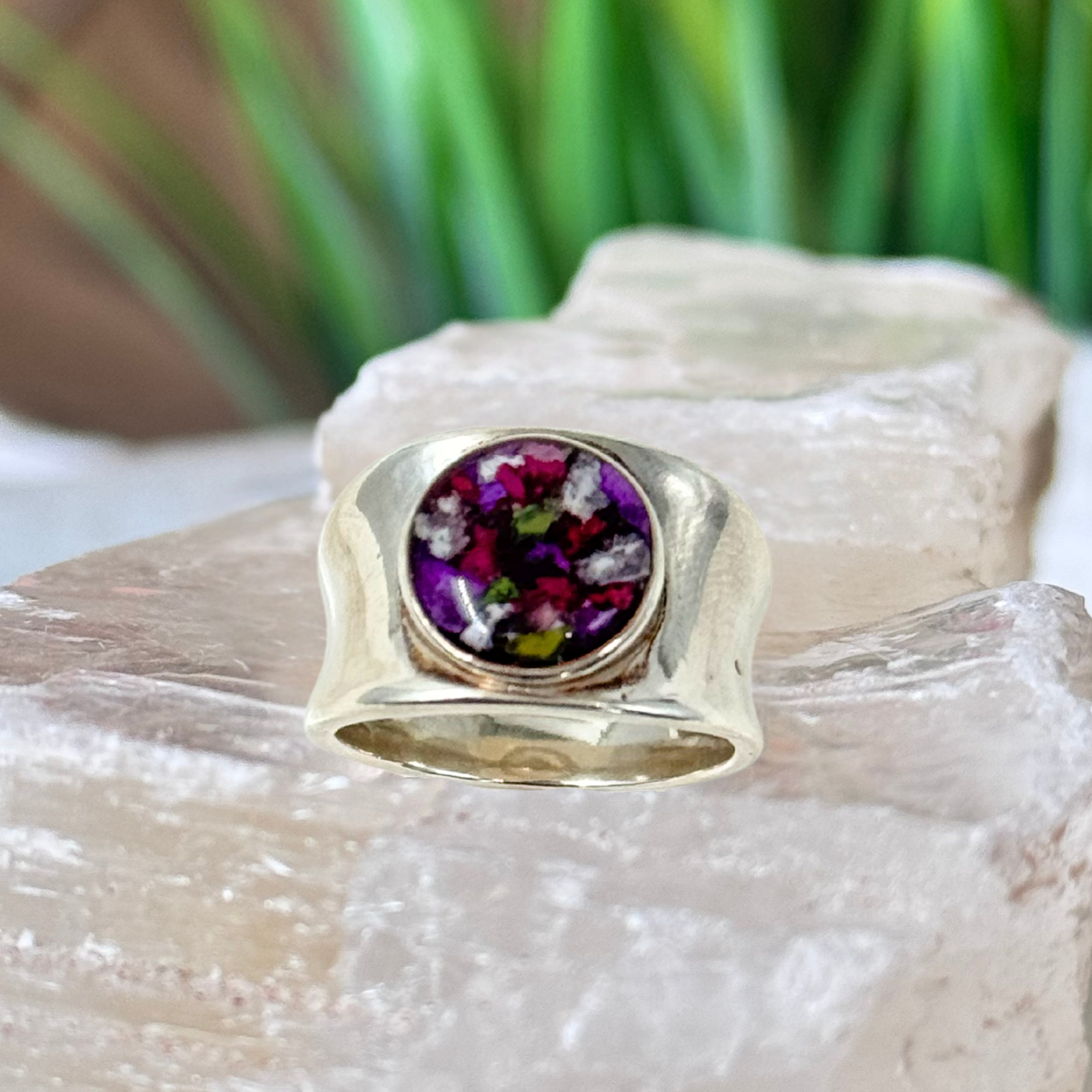 Heritage Keepsake Ring handcrafted in sterling silver with a 10mm round keepsake setting created from preserved flowers or cremation ashes.