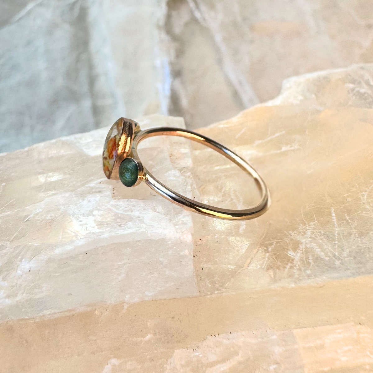 Side view of the Meadowlight Keepsake Ring featuring an 8x10mm oval keepsake setting made from preserved flowers and two 5mm memorial settings for cremation ashes, handcrafted in gold-plated sterling silver by Flowers Forever.
