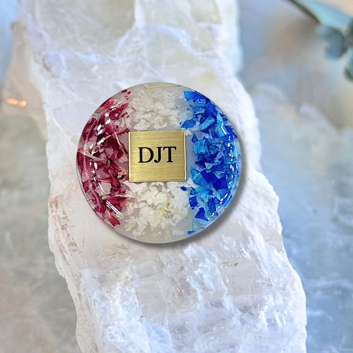 Unique golf ball marker made from special flowers, created for President Trump.