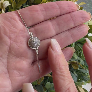 Watch the Two Souls Pet Memorial Bracelet up close as it’s held in hand, showing both sides—one featuring ashes and the other a custom pet resemblance design. A meaningful keepsake handcrafted to honor your beloved pet.