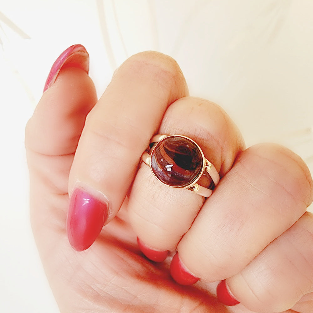 A model wearing the Daisy Pet Memorial Ring, infused with ashes or fur, symbolizing the unbreakable bond with a cherished pet.