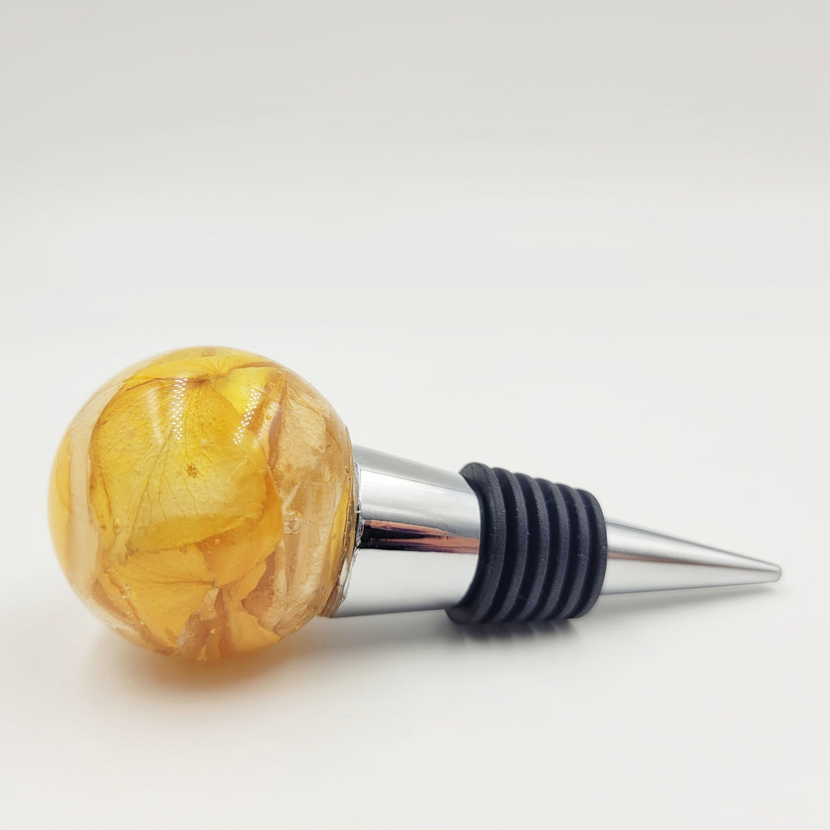 Floral wine stopper crafted with preserved yellow rose petals, a vibrant and personalized resin keepsake.