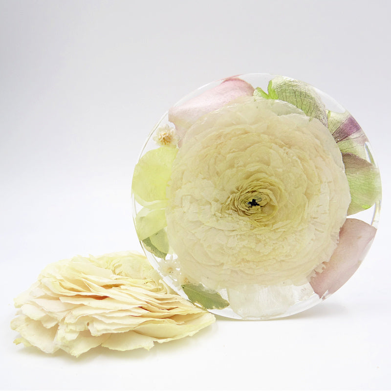 Resin Pressed Flower Round Paperweight